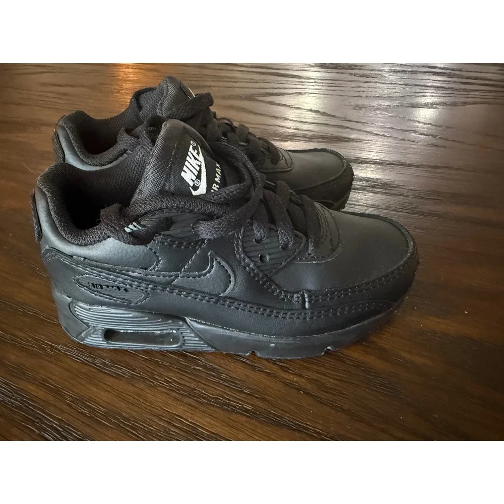 Nike Air Max 90 Sneakers Kids 11C Black Excellent Leather Low Top CD6867-001
